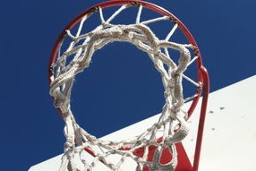 华体会-篮球赛中远投命中率成为胜负分水岭，篮球最远投球得分