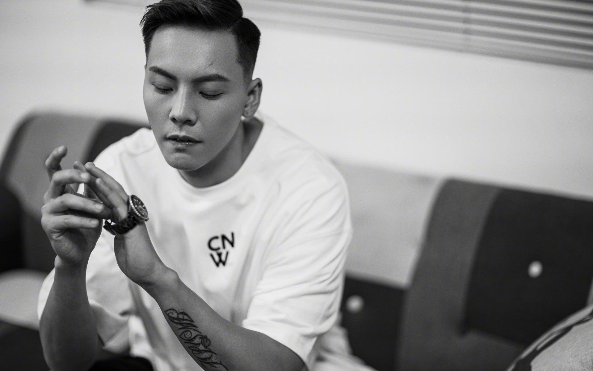 出发入水角度对速度影响，游泳出发入水角度